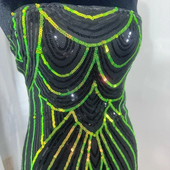 Elegant Black and Green Sequin Dress - Picture 4 of 4